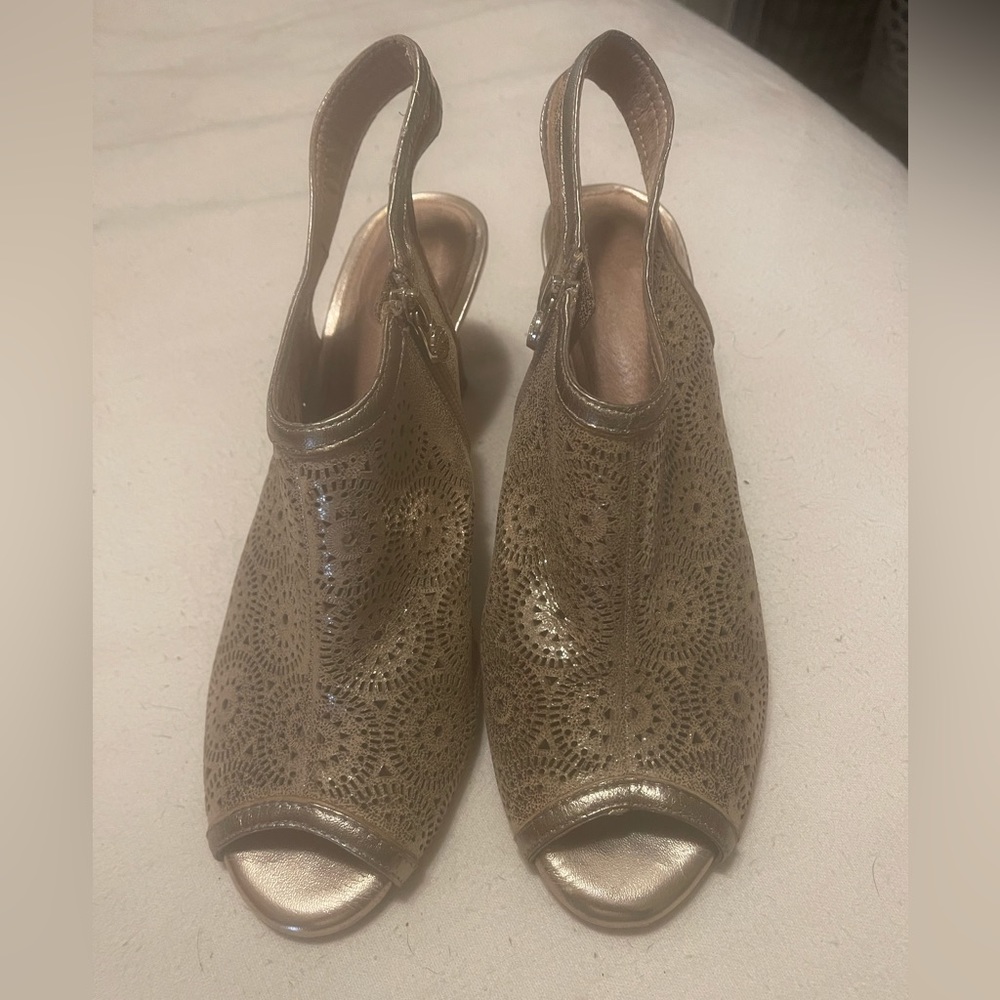 Nurture by Lamaze heels